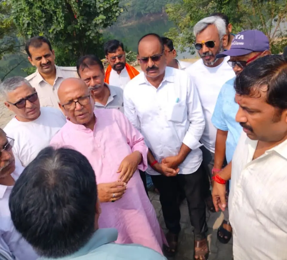 सरयू राय ने किया घाटों का भ्रमण