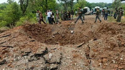 छत्तीसगढ़ के बीजापुर में प्रेशर आईईडी में विस्फोट से एसटीएफ का जवान घायल