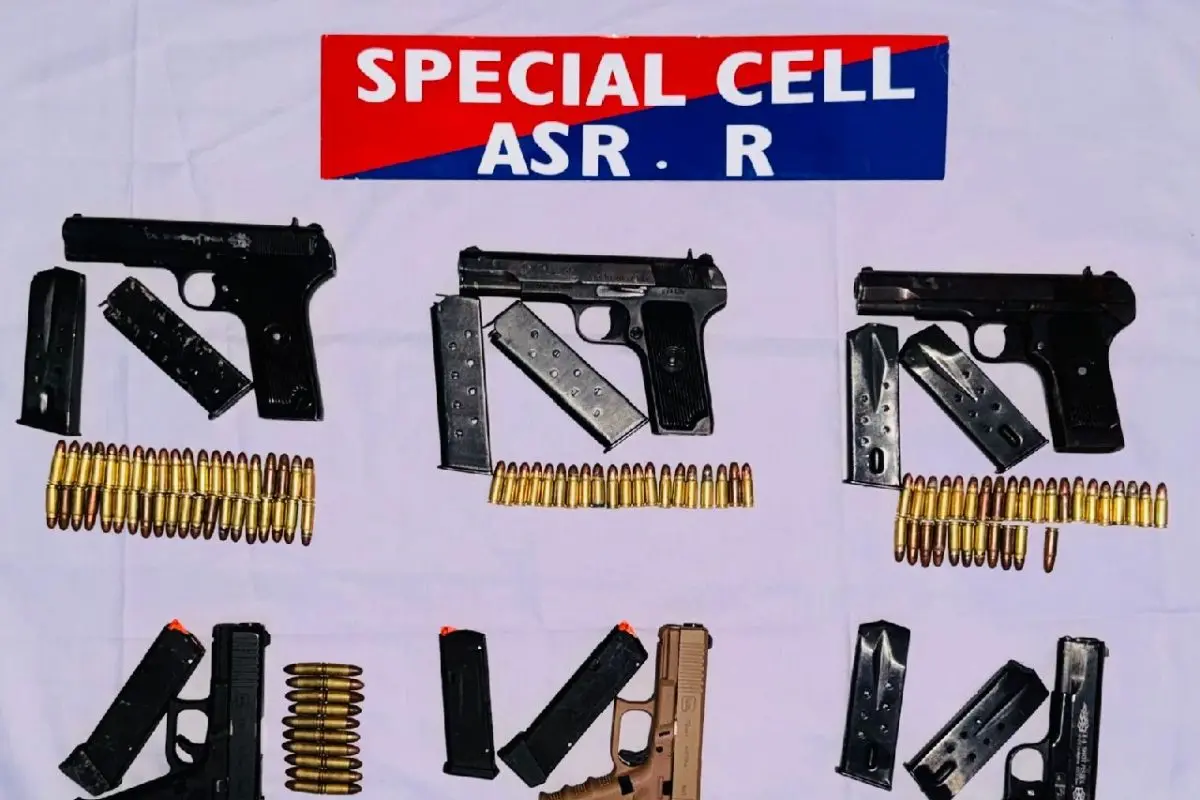 कनाडा से लौटा हथियार तस्कर पकड़ा गया, छह पिस्तौल व कारतूस बरामद