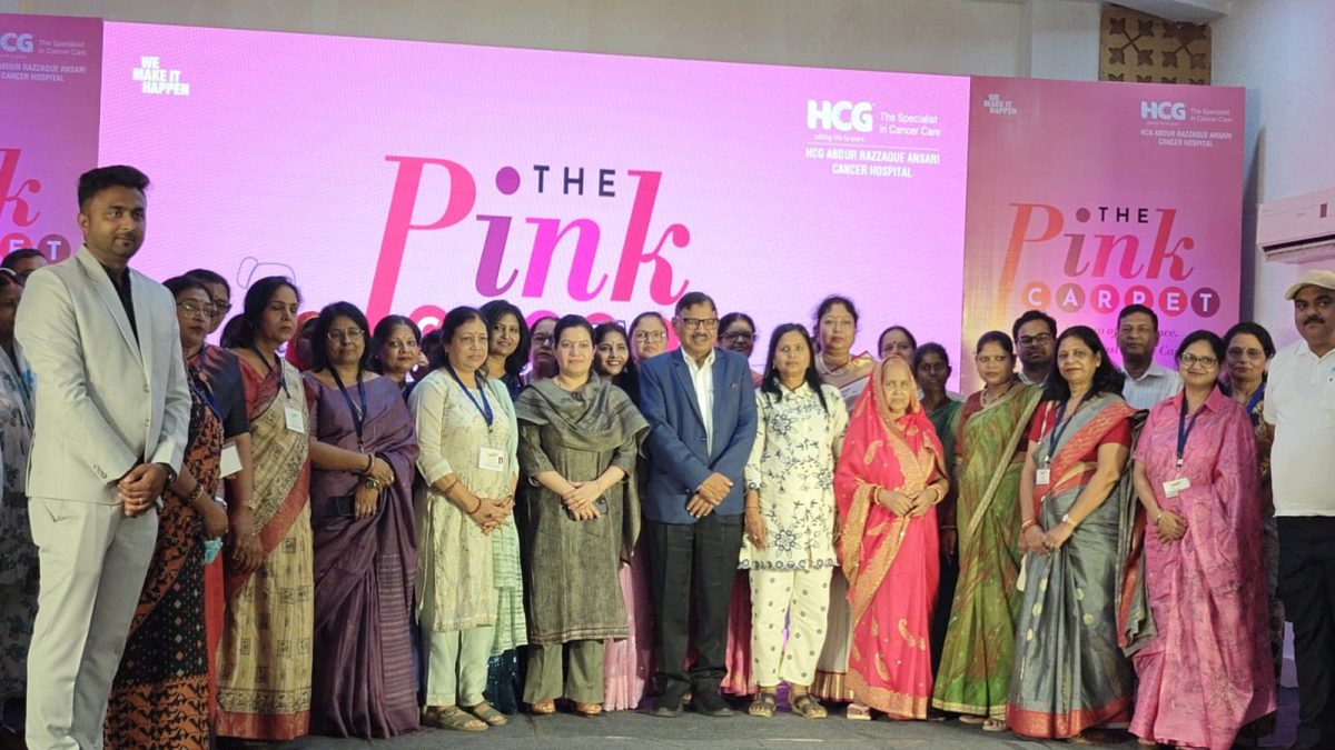 एचसीजी अब्दुर रज्जाक अंसारी कैंसर अस्पताल ने स्तन कैंसर चैंपियनों के सम्मान में विशेष रैम्प वॉक