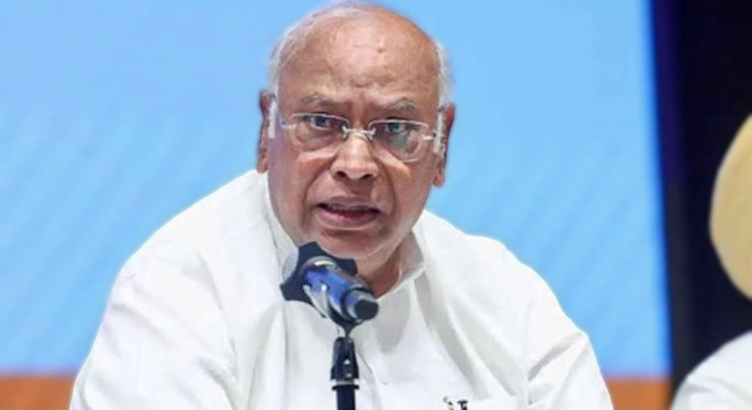 आरटीआई अधिनियम के 20 साल पूरे होने पर मल्लिकार्जुन खड़गे ने केन्द्र सरकार पर लगाया इसे कमजोर करने का आरोप